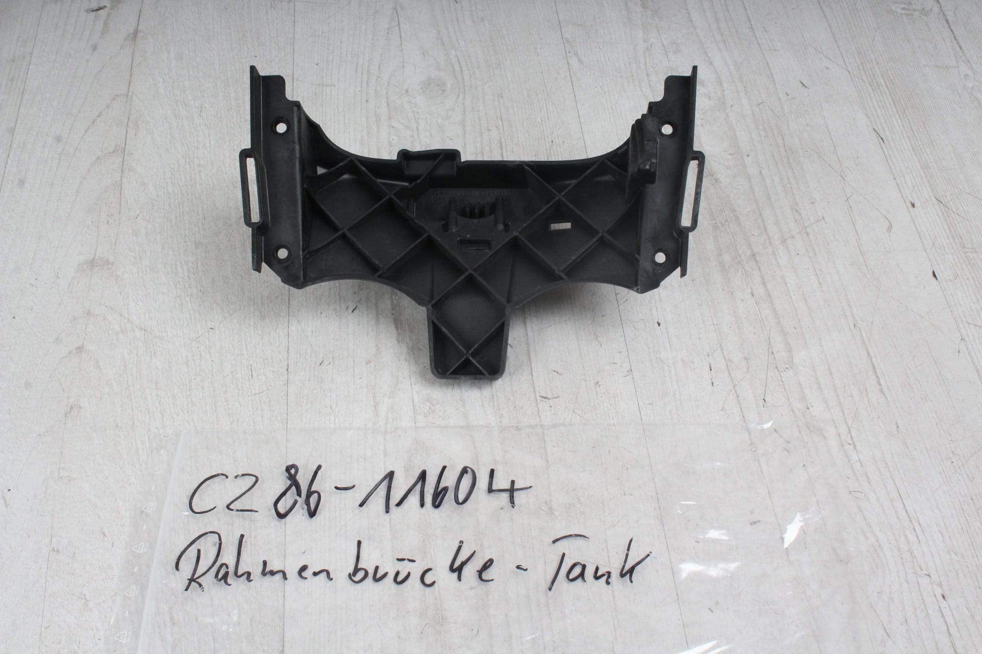 Abdeckung Rahmenbrücke Tank Halter Aufnahme BMW F 800 ST ABS K71 E8ST 0234 06-12  BMW   