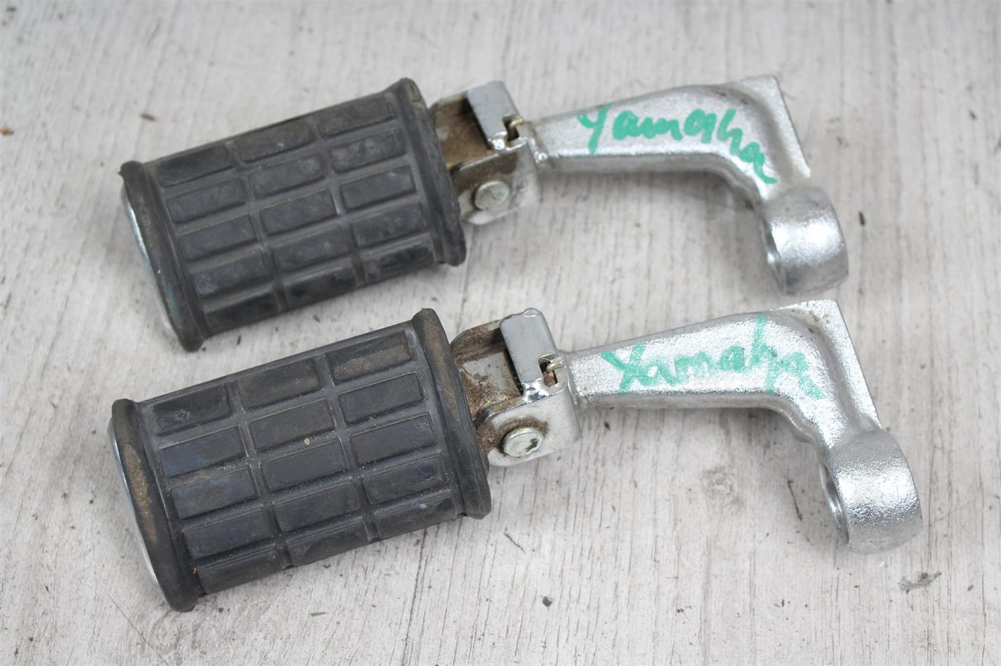 Set 2x Fußrasten Rasten rechts Kawasaki Suzuki Yamaha Honda unbekannt  Unbekannt   