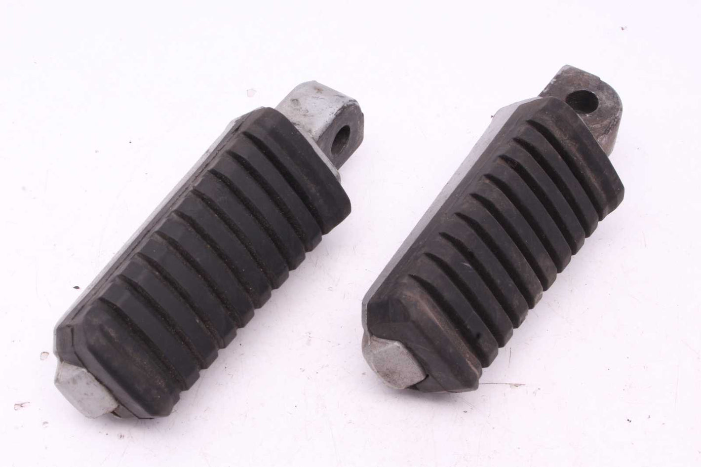 Fußraste hinten rechts links Kawasaki GPZ 900 R ZX900A/1-6 84-89  Kawasaki   