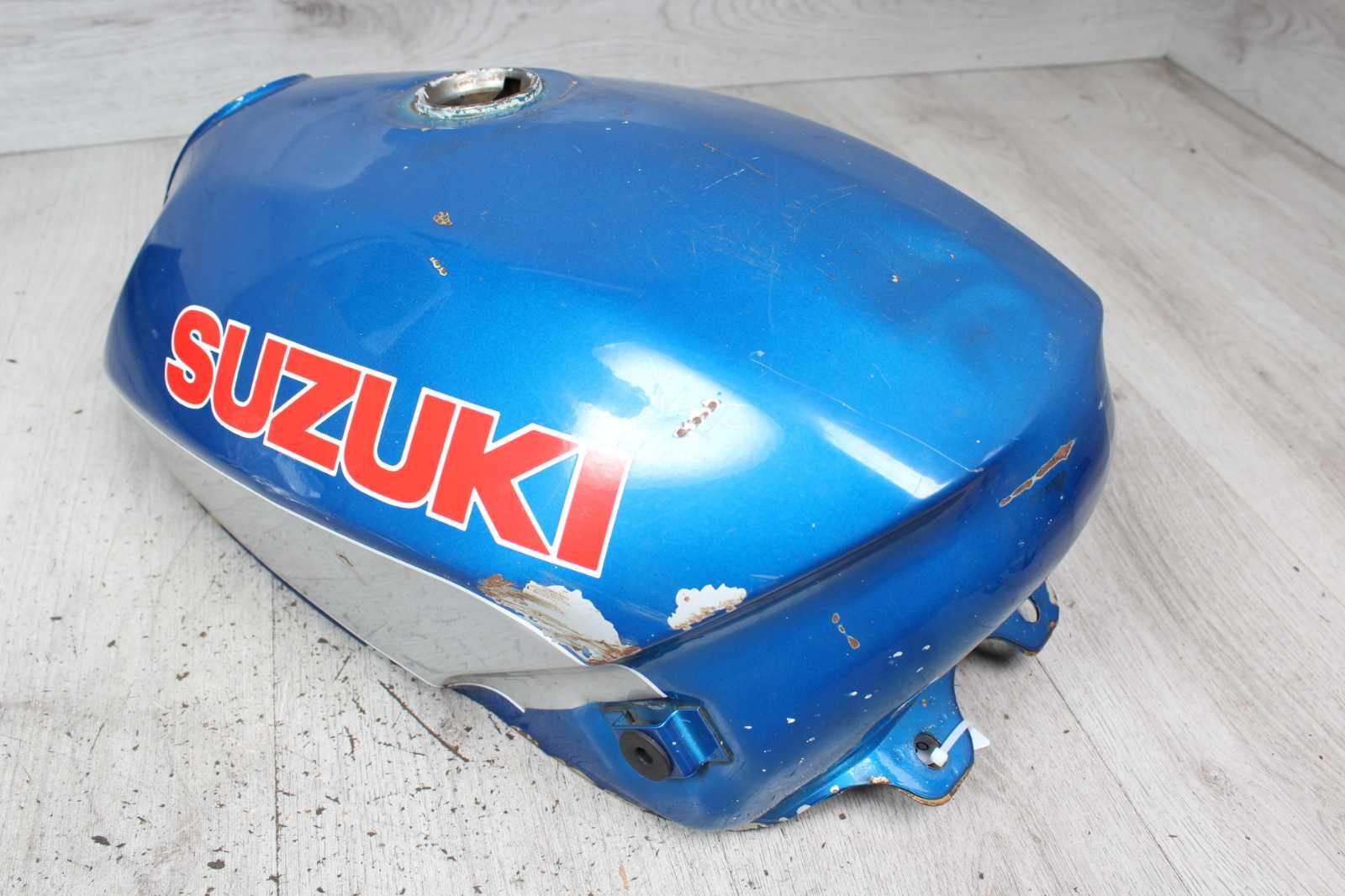 Tank Kraftstofftank Benzintank Suzuki GSX 750 ES GR72A 83-86  Suzuki   