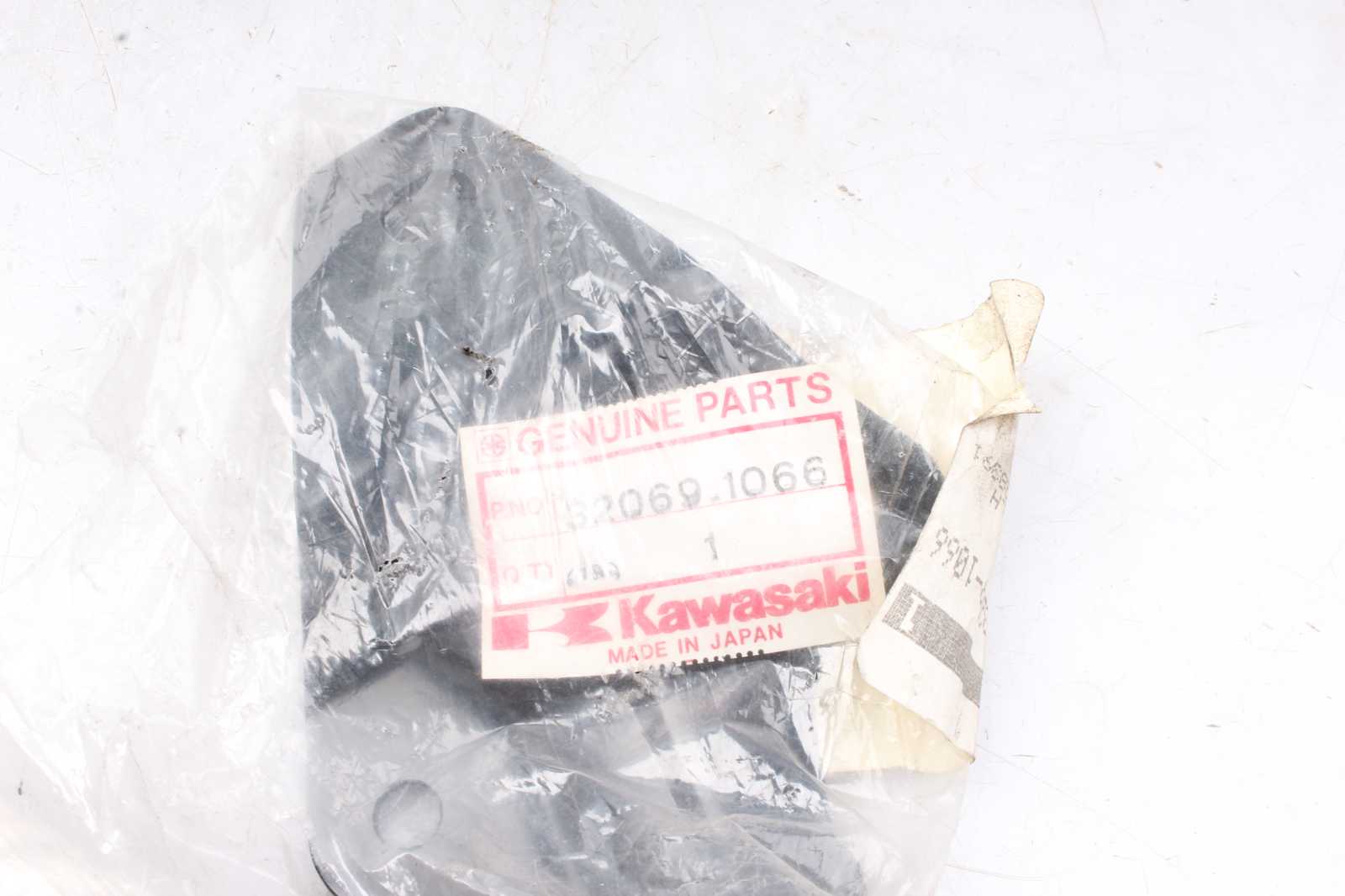 Auspuffhalter Halter links Kawasaki Unbekannt  Kawasaki   