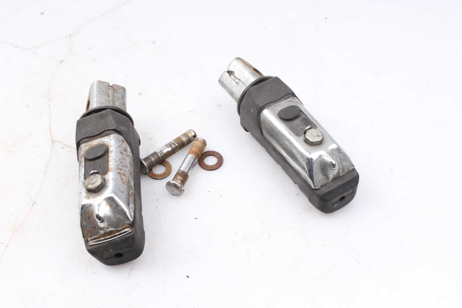 Fußraste hinten rechts links Honda VF 750 F RC15 83-85  Honda   