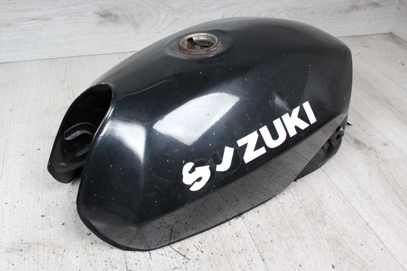 Tank Kraftstofftank Benzintank Suzuki GSX 750 ES GR72A 83-86  Suzuki   