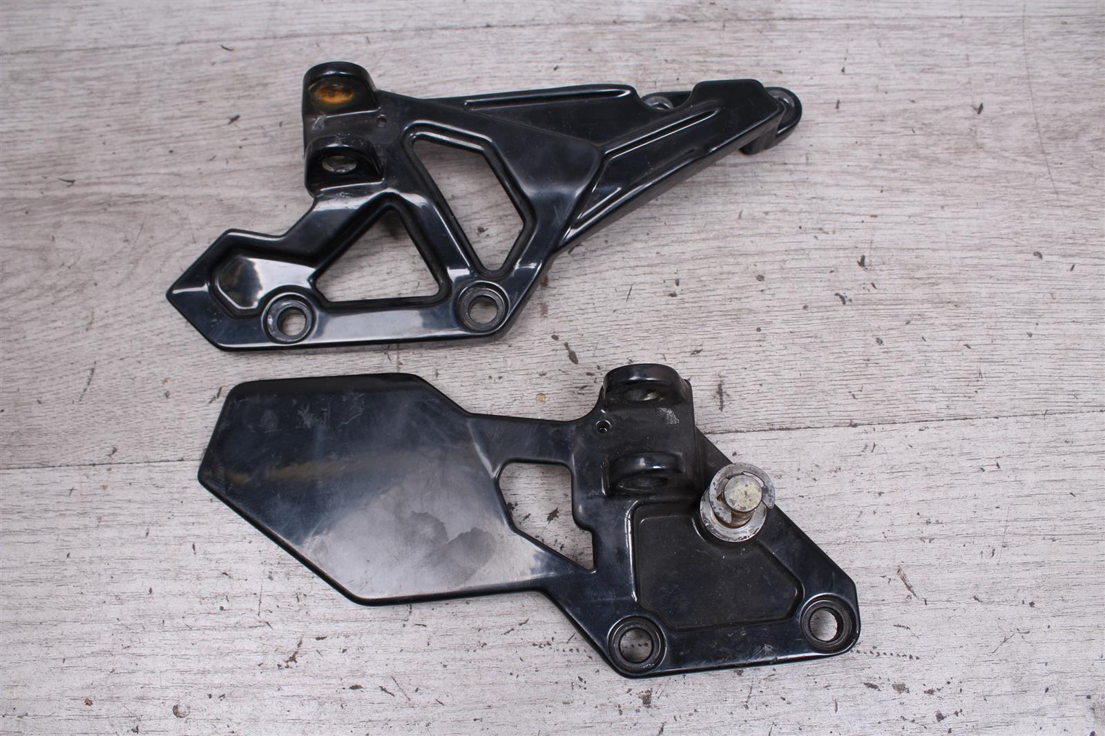 Set Fußrastenhalteplatte vorn rechts links Kawasaki ZZ-R 1100 C ZXT10C/C 90-92  Kawasaki   