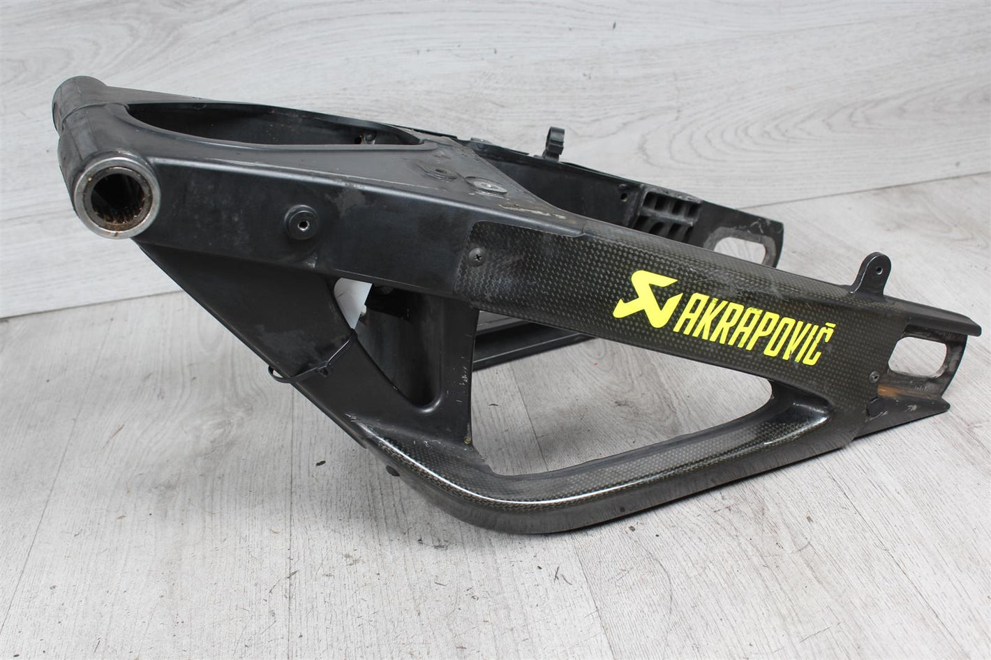 Schwinge Hinterradschwinge Akrapovic Carbon Schutz Yamaha YZF-R1 RN12 04-05  Yamaha   