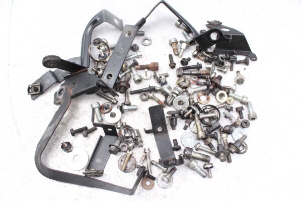 Jäljellä olevat osat Divers Triumph Sprint ST T695AB 99-04