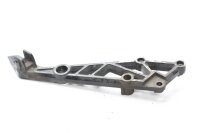 Jalkatuen kiinnityslevy, takana oikea Kawasaki GPZ 305...