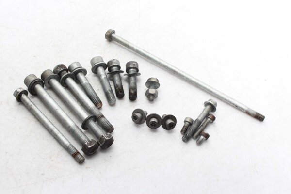 Mixed lot of remaining parts Divers BMW F 650 GS R13 0172 00-03