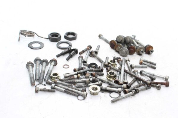 Sekalainen erä jäljellä olevia osia Divers BMW F 650 GS R13 0172 00-03