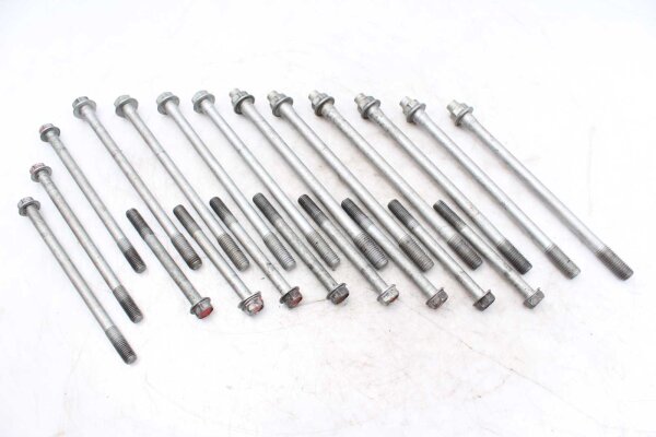 Paljon ruuveja Kawasaki ZZR 1100 ZXT10C 90-90