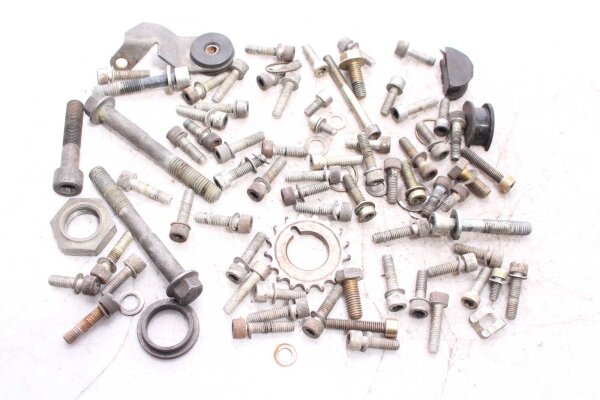 Gruppe af resterende dele Suzuki GSX-R 750 GR75A 85-87