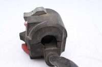 Ohjaustangon kytkimen ohjaustangon kiinnitys vasemmalla...