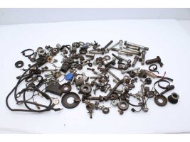 Mixed lot of spare parts Divers Suzuki DR 600 S SN41A 85-89