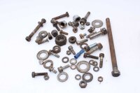 Sekoitettu paljon jäljellä olevia osia Kawasaki...