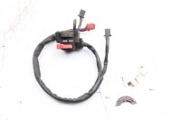 Ohjaustangon kytkimen ohjaustangon kiinnitys vasemmalla...