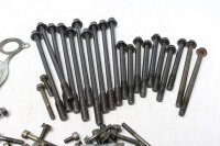 Sekoitettu paljon jäljellä olevia osia Suzuki GSX-R 750 GR7DB 96-97