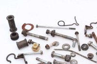 Sekoitettu paljon jäljellä olevia osia Kawasaki...