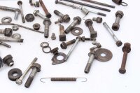 Sekoitettu paljon jäljellä olevia osia Kawasaki GPZ 1100 ZXT10E/E 95-98