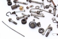 Sekoitettu paljon jäljellä olevia osia Kawasaki GPZ 1100 ZXT10E/E 95-98