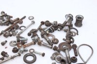 Sekoitettu paljon jäljellä olevia osia Kawasaki GPZ 1100 ZXT10E/E 95-98