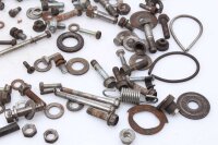 Sekoitettu paljon jäljellä olevia osia Kawasaki GPZ 1100 ZXT10E/E 95-98