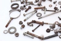 Sekoitettu paljon jäljellä olevia osia Kawasaki GPZ 1100 ZXT10E/E 95-98