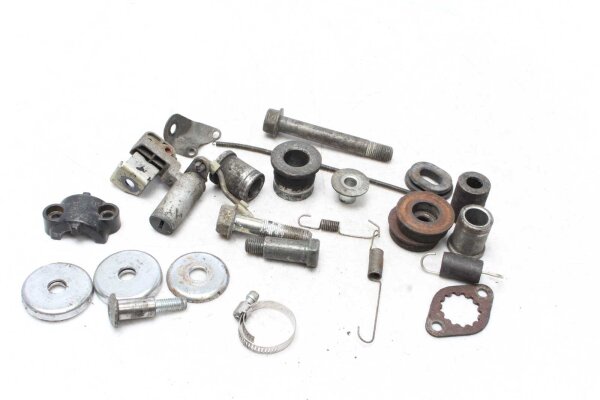 Sekoitettu paljon jäljellä olevia osia Kawasaki GPX 600 R ZX600C1-C5 88-92