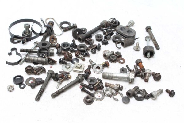 Sekoitettu paljon jäljellä olevia osia Kawasaki GTR 1000 ZGT00A/96 96-06