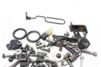 Sekoitettu paljon jäljellä olevia osia Kawasaki...