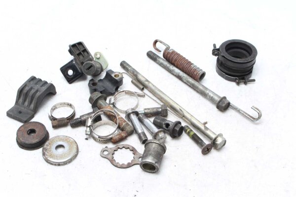 Sekoitettu paljon jäljellä olevia osia Kawasaki GPX 600 R ZX600C1-C5 88-92