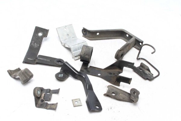 Sekoitettu paljon jäljellä olevia osia Kawasaki ZZR 1100 ZXT10C 90-90