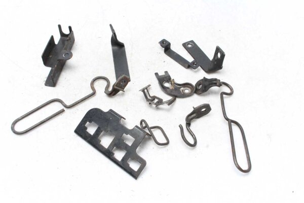 Sekoitettu paljon jäljellä olevia osia Kawasaki Z 750 GT KZ750E/P 82-85