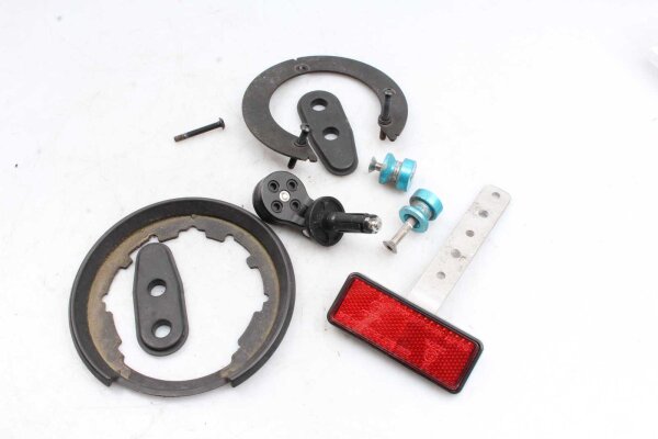 Sekoitettu paljon jäljellä olevia osia Yamaha YZF R1 RN01 98-99