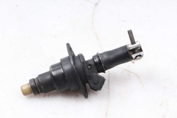 Ruiskutussuutin ylhäällä edessä Kawasaki GPZ 1100 GP KZT10B-A 81-82