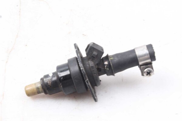 Ruiskutussuutin ylhäällä edessä Kawasaki GPZ 1100 GP KZT10B-A 81-82