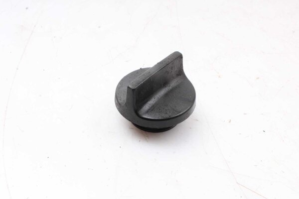 Filler neck cover closure Kawasaki Z 650 KZ650B 77-80