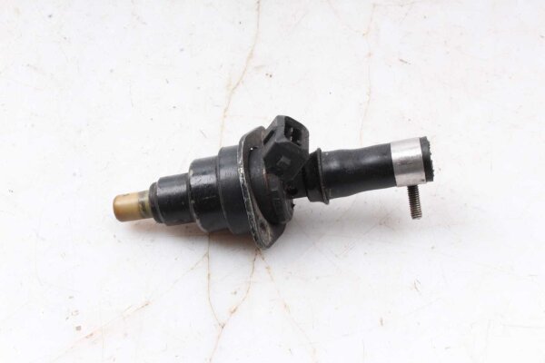 Ruiskutussuutin ylhäällä edessä Kawasaki GPZ 1100 GP KZT10B-A 81-82