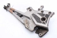 Plaque de retenue du repose-pieds à droite...