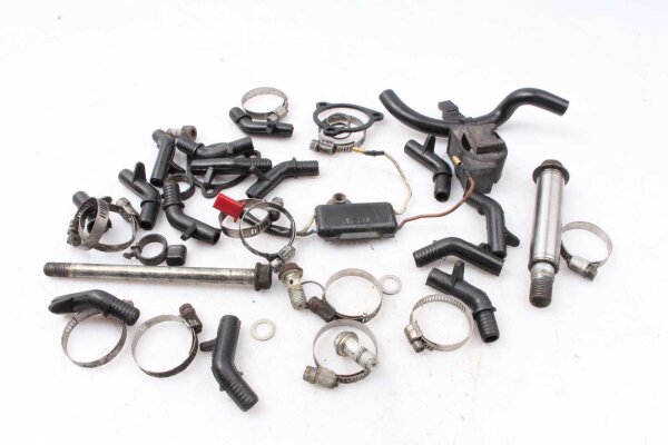 Lot mixte de pièces restantes Kawasaki GPZ 900 R ZX900A/1-6 84-89