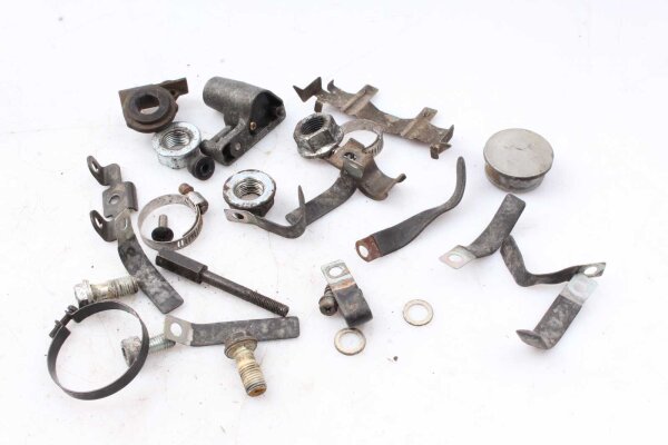 Sekoitettu paljon jäljellä olevia osia Kawasaki KLE 500 LE500A1-A6 91-96