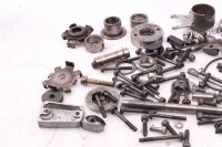 Sekoitettu paljon jäljellä olevia osia Kawasaki...