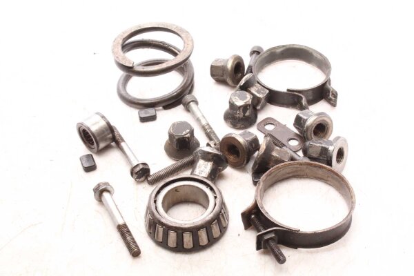 Sekoitettu paljon jäljellä olevia osia Kawasaki Z 1000 ST KZT00E 79-80