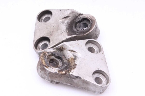 Footrest mounting plate front left right Yamaha FZR 600 3HE 89-93