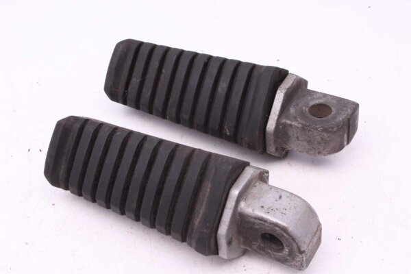 Takana vasen oikea jalkatuki Kawasaki GPZ 900 R ZX900A/1-6 84-89