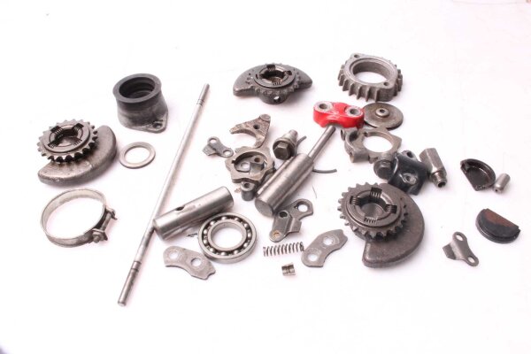 Sekoitettu paljon jäljellä olevia osia Kawasaki Z 440 Ltd KZ440A 80-83