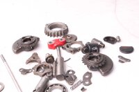 Sekoitettu paljon jäljellä olevia osia Kawasaki Z 440 Ltd KZ440A 80-83