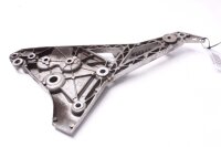 Fotstödets fästplatta till vänster Yamaha...