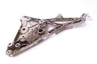 Fotstödshållplatta fram till höger Yamaha...