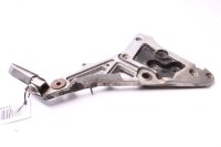 Fotstödshållplatta fram till höger Yamaha...