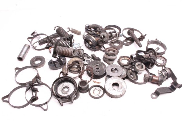 Sekoitettu paljon jäljellä olevia osia Yamaha FJ 1200 1XJ 86-87